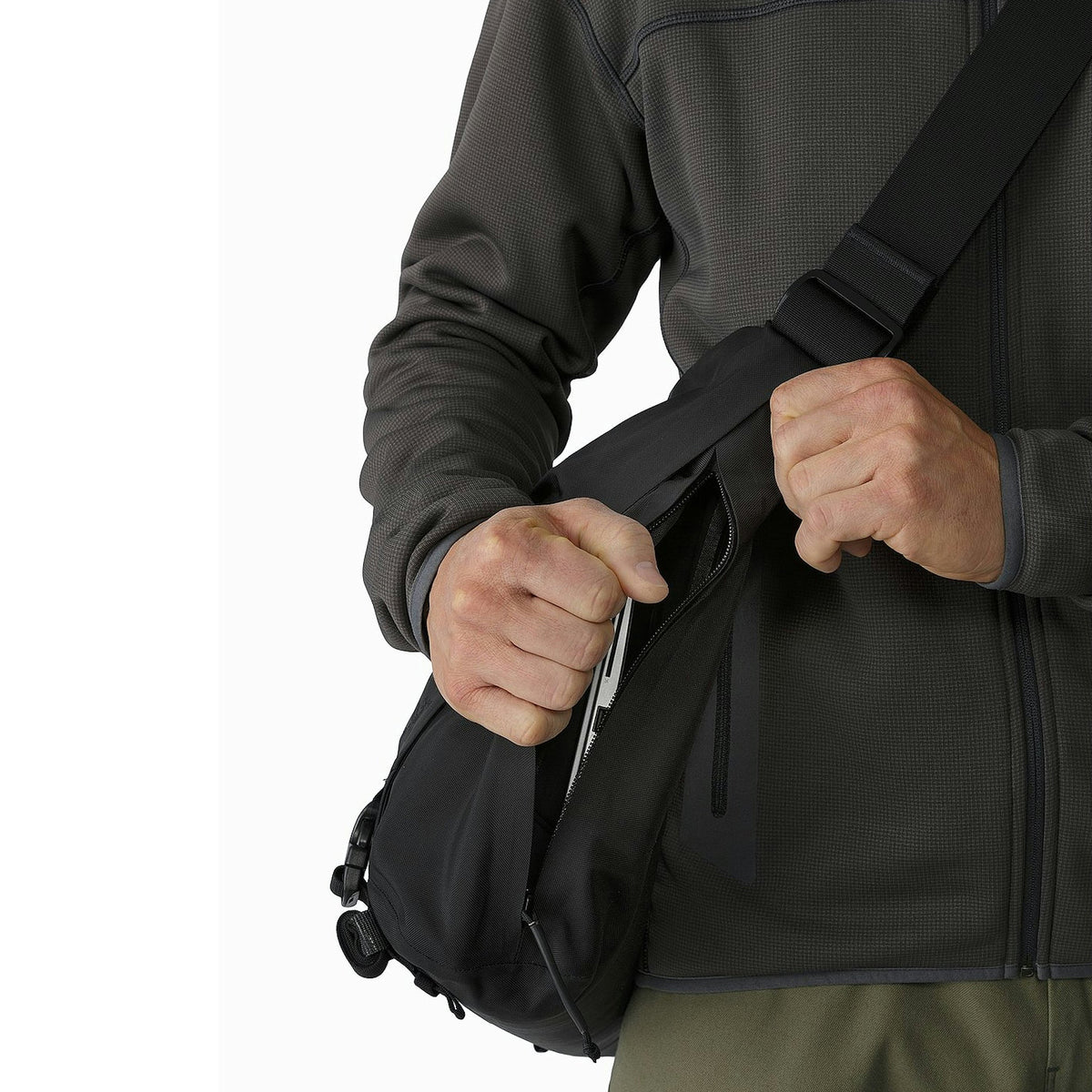 Arc'teryx LEAF Courier 15 Bag