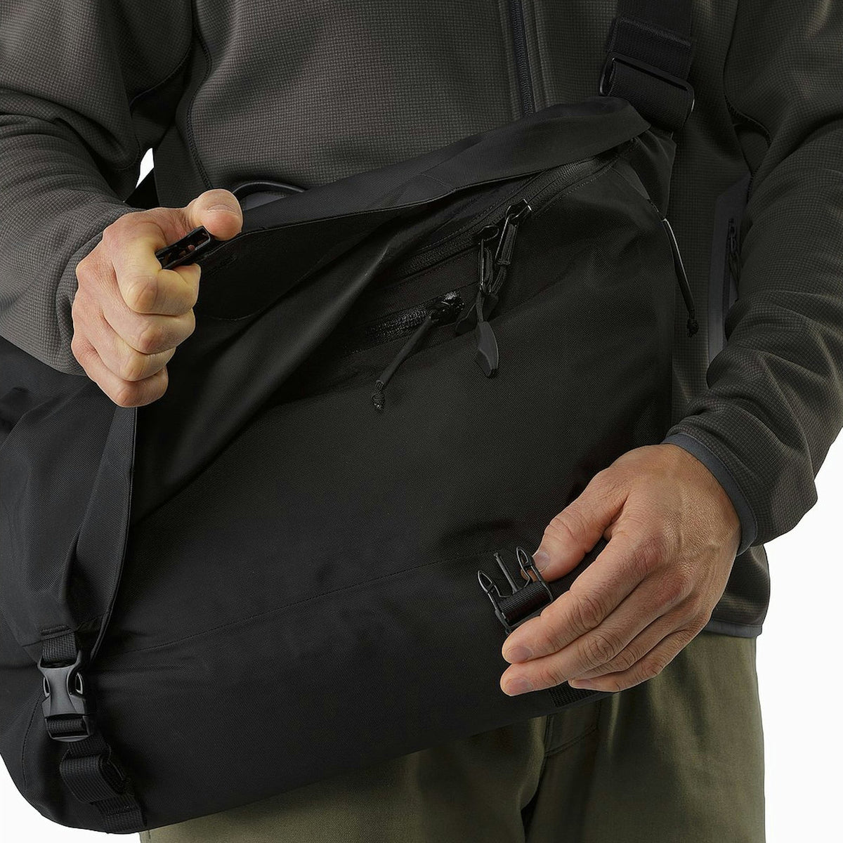 Arc'teryx LEAF Courier 15 Bag