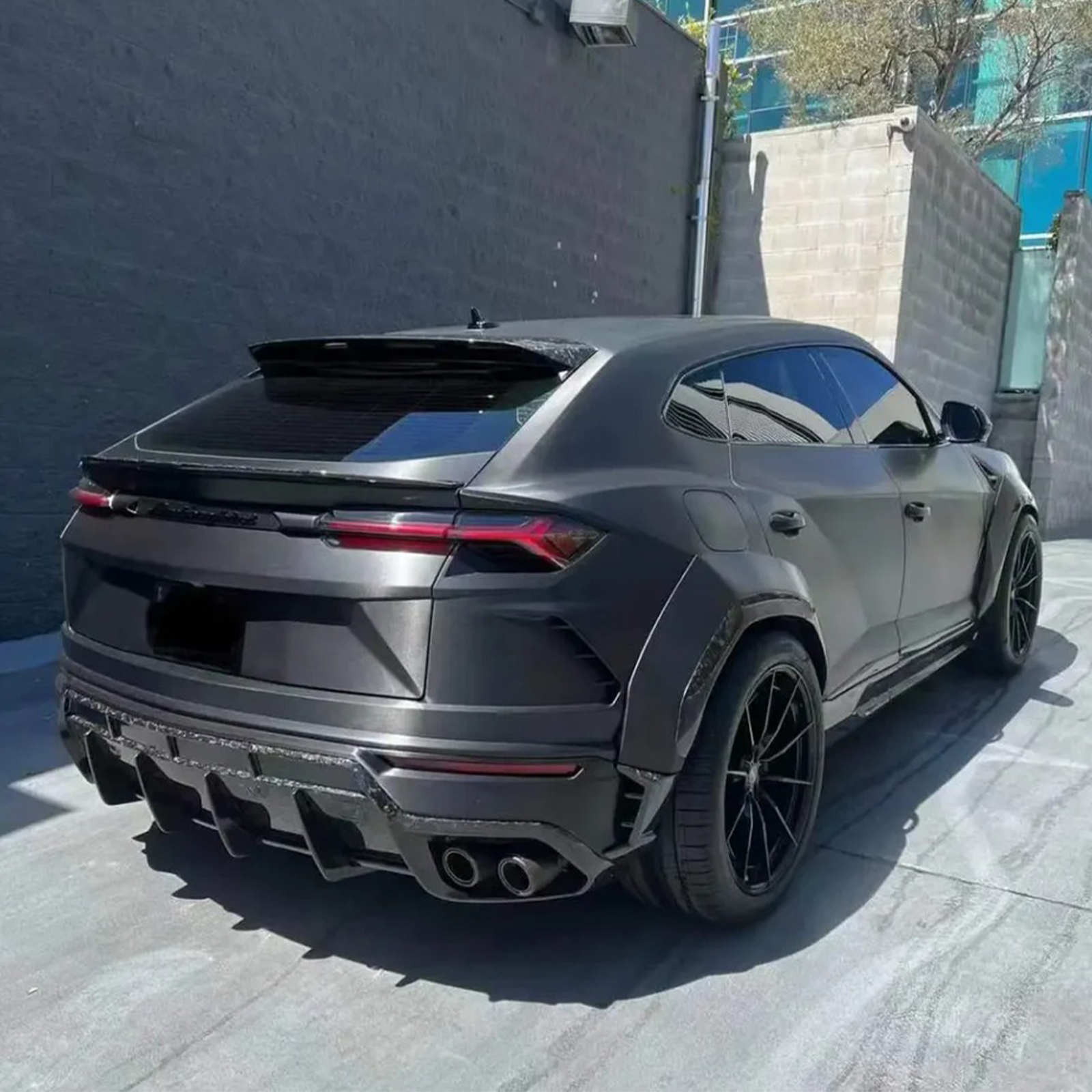 1016 Style Full Dry Carbon Fiber Aero Kit for Lamborghini Urus