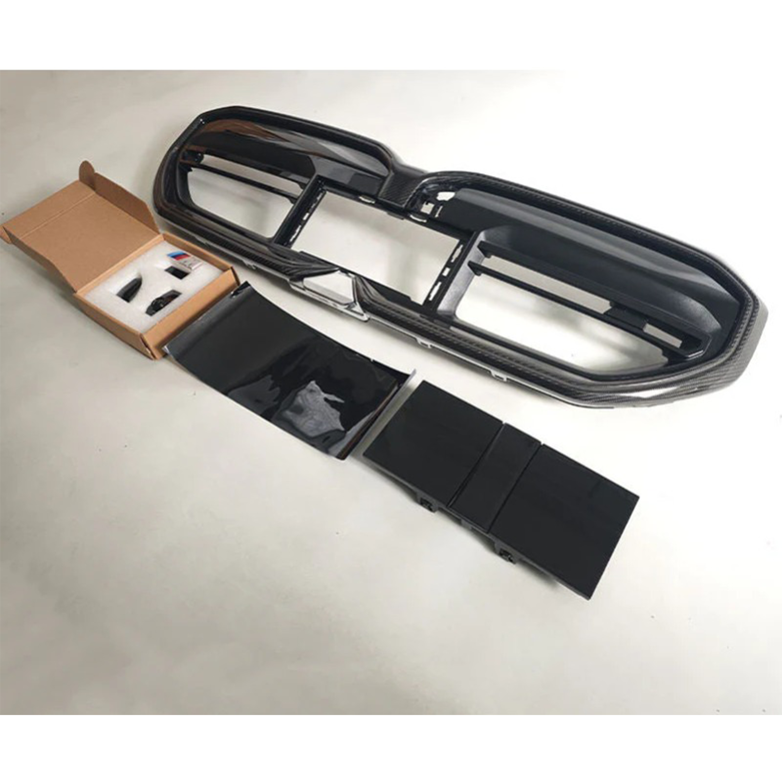 Dry Carbon Fiber Front Grille for BMW G90 M5 G60 G61 M60