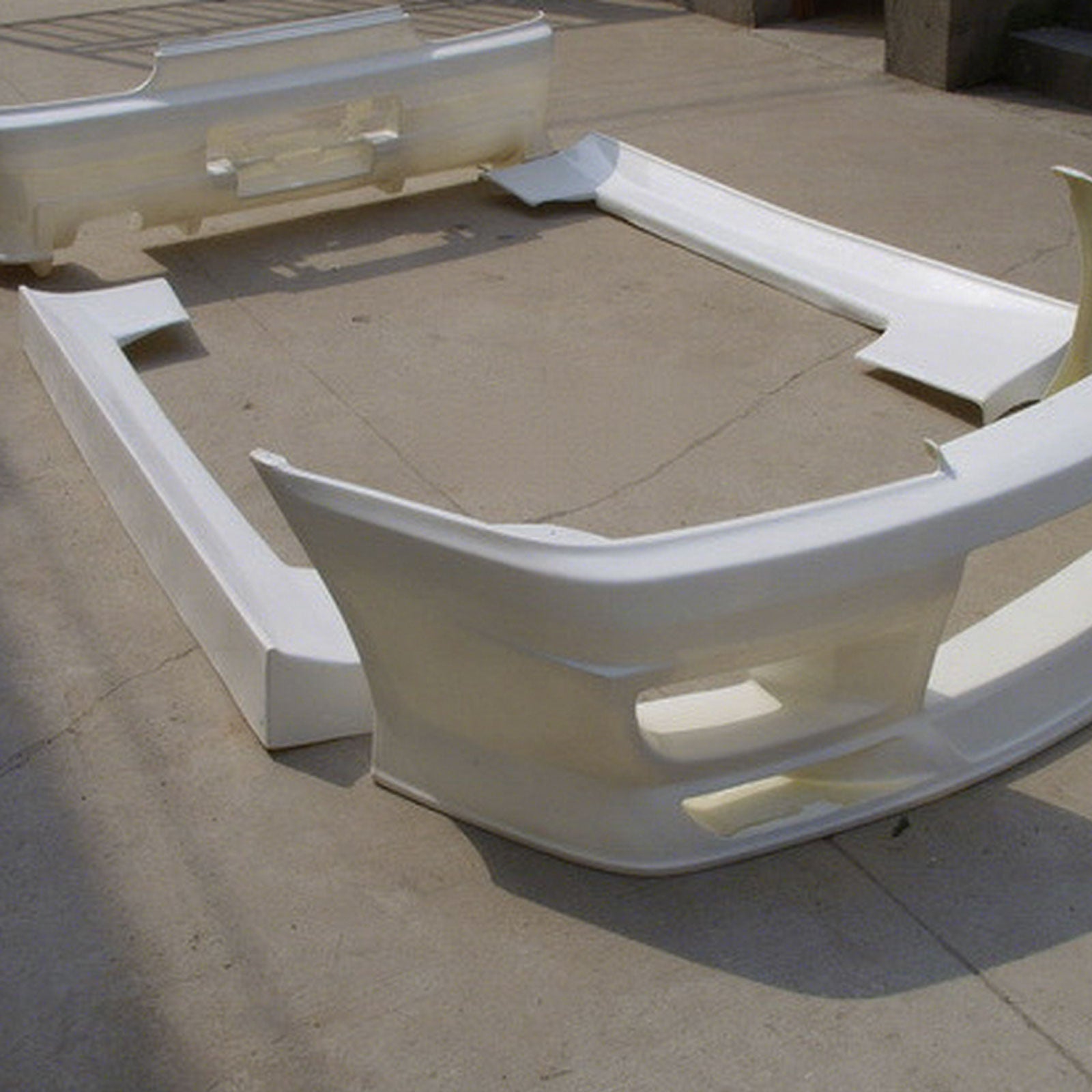 Fiberglass DL Style Side Skirts for Nissan Skyline R32 GTS 2Door